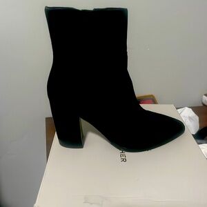 Marc Fisher Giana bootie like NEW